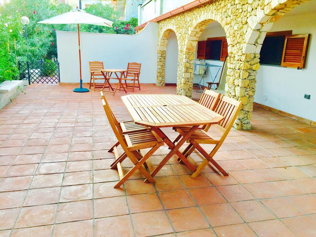 Le Due Pigne (Adults Only) Villa Taranto Exterior photo
